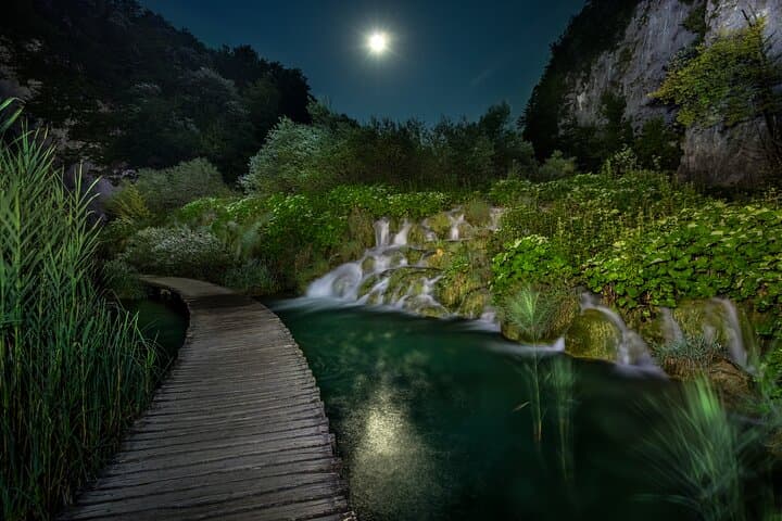 Private Plitvice Lakes Guided Walking Tour — Skip-the-Line Boat, Train & Waterfall Loop photo 5