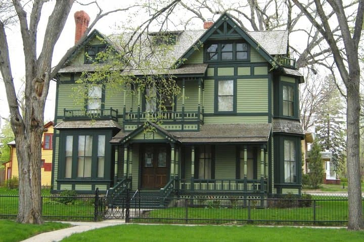Explore Bismarck on Foot: Interactive City Scavenger Hunt Guide photo 3