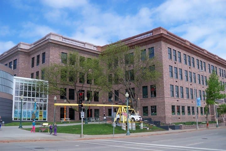 Rock and Roll Through Sioux Falls: Self-Guided Scavenger Hunt in Downtown photo 3