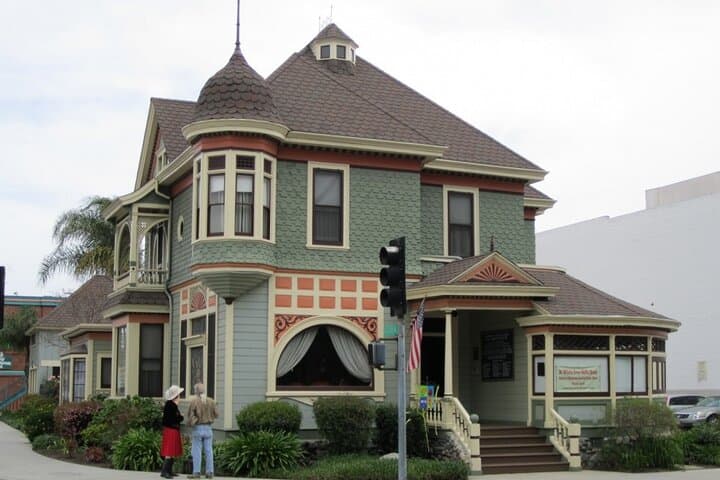 Wind Through Santa Ana: Self-Guided Downtown Scavenger Hunt photo 6