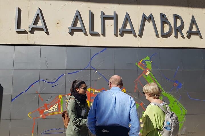 Skip-the-Line Alhambra and Albaicín Private Guided Tour with Official Guide in Granada photo 4