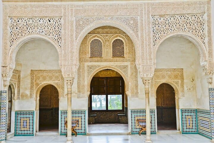 Skip-the-Line Alhambra and Albaicín Private Guided Tour with Official Guide in Granada photo 6