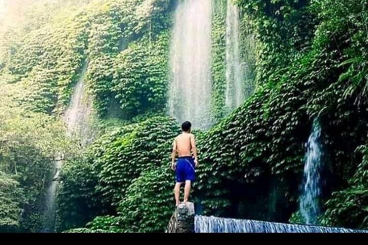 Lombok Waterfalls & Temple Day Tour — Benang Kelambu, Narmada & Lingsar photo 1