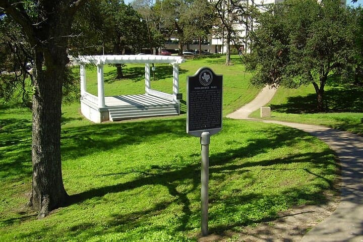 Austin Capitol Scavenger Hunt: Discover Downtown Gems with Let’s Roam photo 4