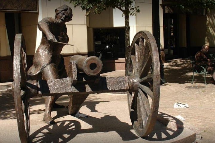 Self-Guided Austin Scavenger Hunt: Birds, Bats, BBQ & Bass in Downtown Austin photo 4