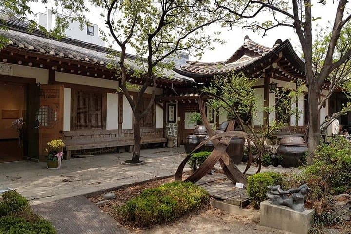 Seoul Scavenger Hunt: Self-Guided Adventure Through Insadong & Gwanghwamun photo 4