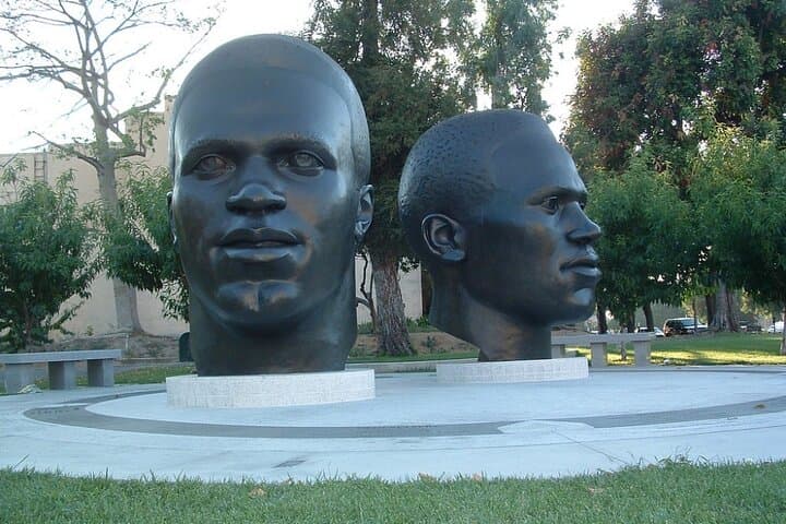 Pasadena in Full Bloom: Self-Guided Scavenger Hunt Through Old Pasadena photo 3