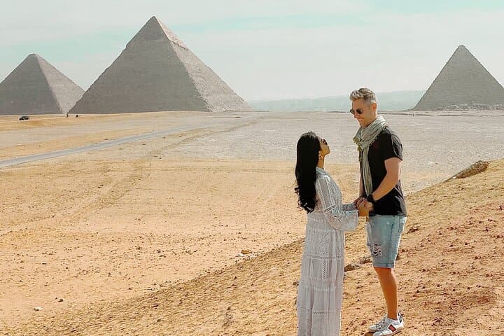 Giza Pyramids Egyptologist-Led Tour: Great Pyramid, Sphinx & Valley Temple