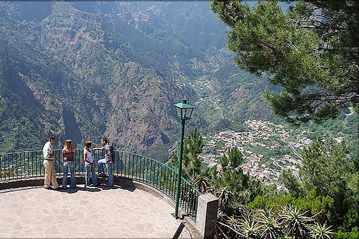 Nuns Valley Tour: Curral das Freiras & Pico dos Barcelos Day Trip, Madeira