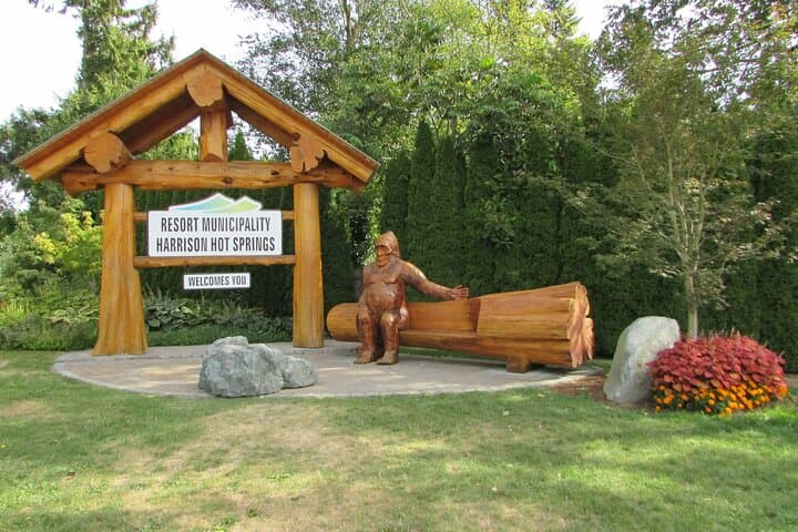Harrison Hot Springs Day Trip from Vancouver — Spa, Harrison Lake & White Rock photo 4