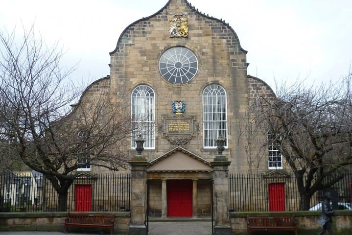 Edinburgh Scavenger Hunt: Lets Roam Through Old Town Secrets photo 4