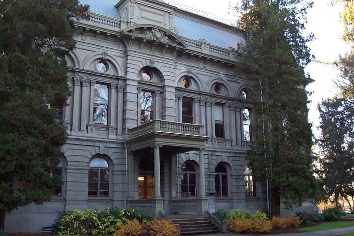 Eugene Campus Scavenger Hunt — Waddle Around Campus Self-Guided Adventure photo 4