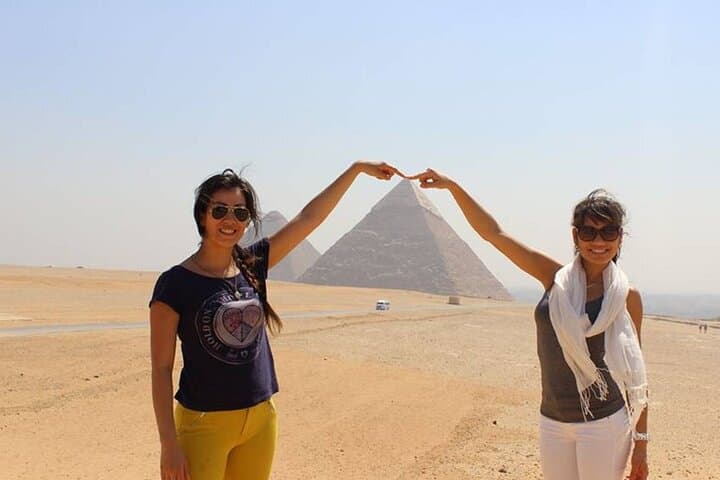 Private Full-Day Tour: Giza Pyramids, Sphinx, Egyptian Museum & Khan el-Khalili photo 6