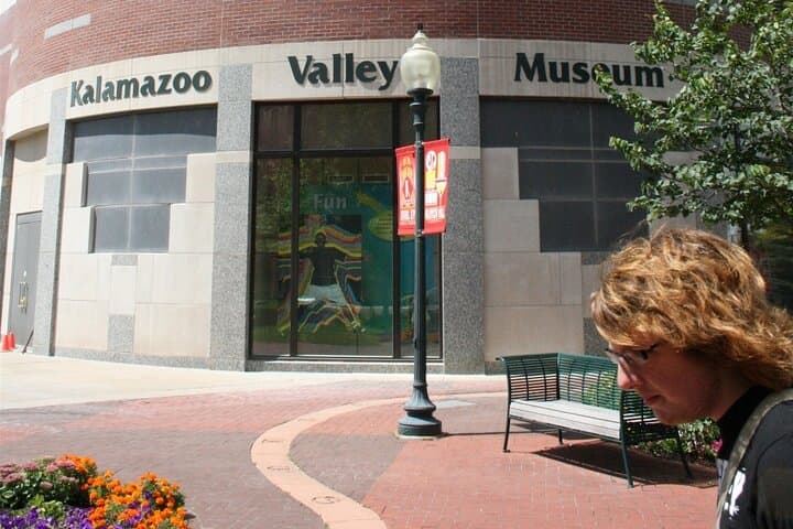 Kalamazoo Scavenger Hunt: Self-Guided City Adventure with Let’s Roam photo 4
