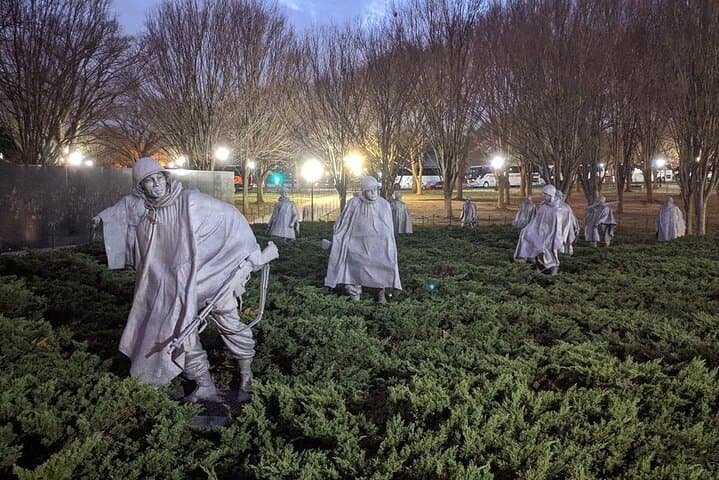 Washington DC Evening Small-Group Tour: Monuments & Memorials by Night photo 2