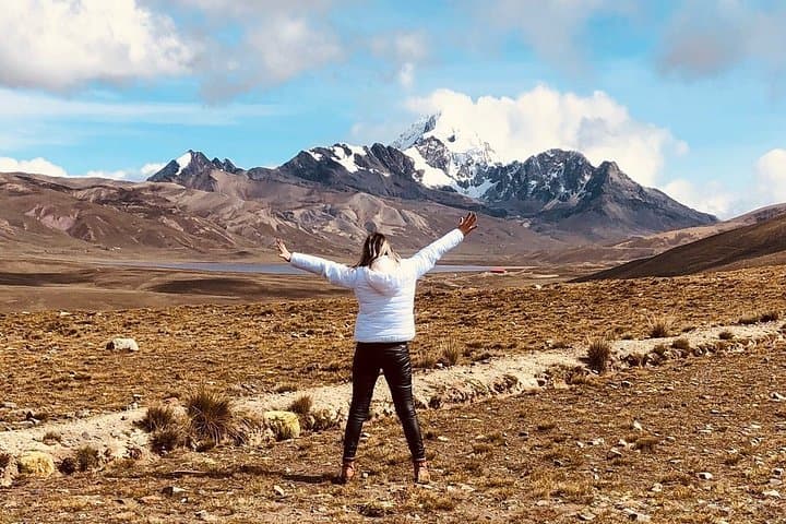 Chacaltaya to Valley of the Moon: Full-Day High-Altitude Viewpoint Tour from La Paz photo 3