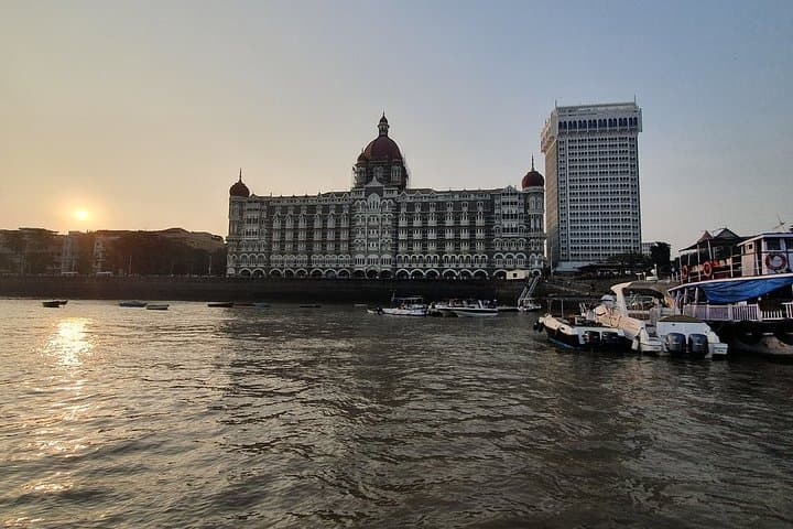 Explore Mumbai's Vibrant Nightlife on a Private Tour photo 2