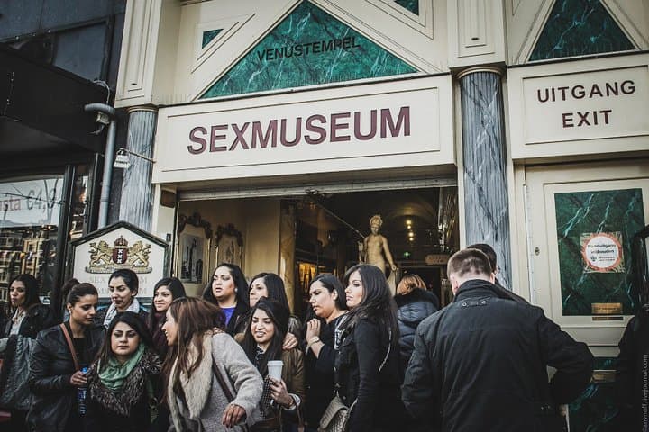 Night Walks and Coffeeshop Culture: Private Amsterdam Red Light District Tour photo 3