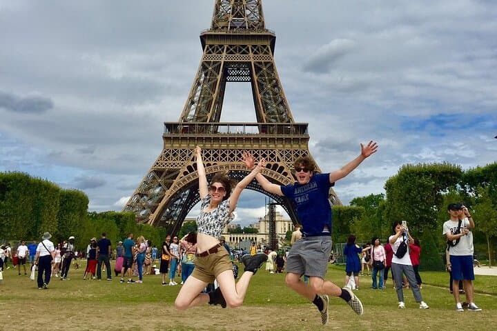 Paris in Three Hours: Half-Day Private Walking Tour of the Louvre, Champs-Élysées & Eiffel photo 3