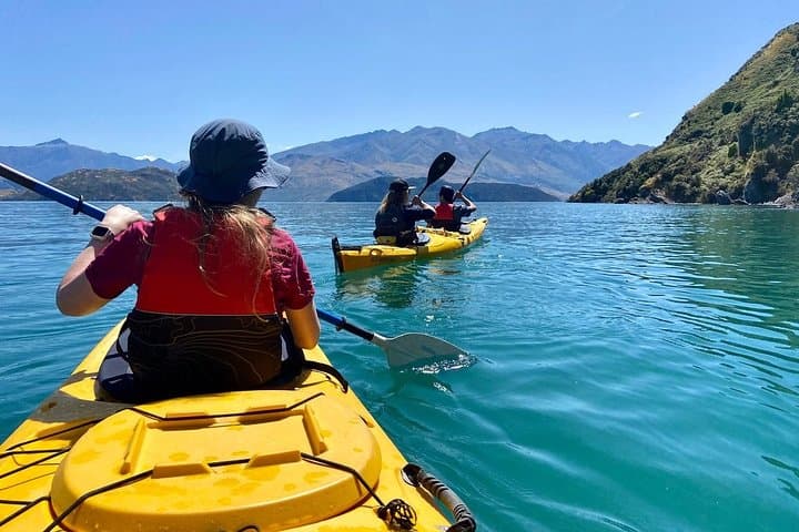 Half-Day Kayak Tour on Lake Wanaka — 8–10 km Guided Paddle with Snacks photo 4