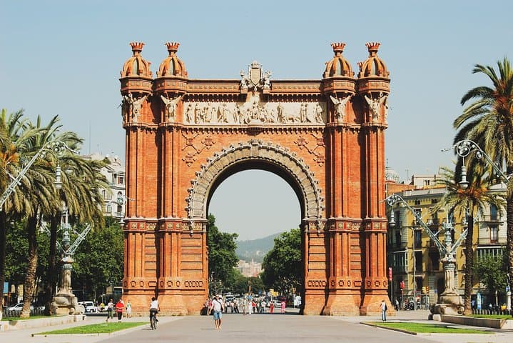 Private Barcelona Old Town Walking Tour — Gothic Quarter, Arc de Triomf & Ciutadella Park photo 4