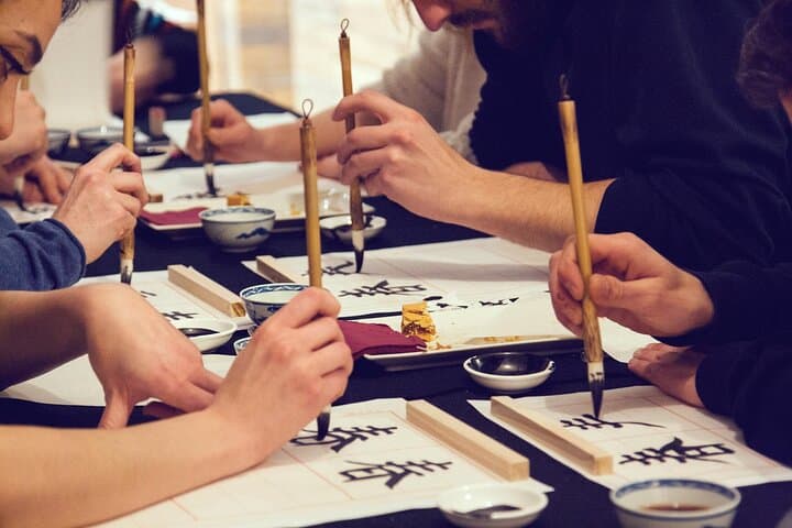 Xi'an City Wall Bike Tour and Calligraphy Class: Morning Market to Calligraphy Workshop