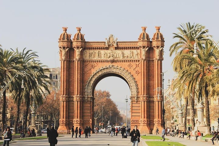 Private Electric Bike Tour Barcelona — Gaudí, Gothic Quarter & Barceloneta photo 4
