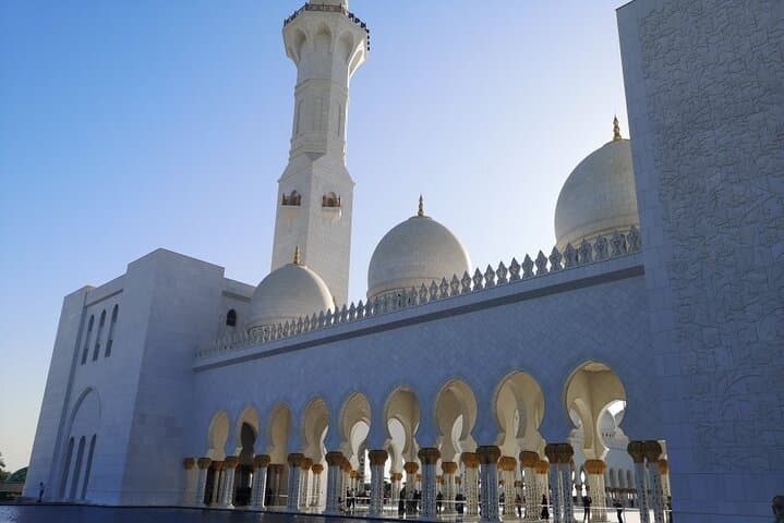 Private Abu Dhabi City Tour: Sheikh Zayed Mosque, Qasr Al Watan & Corniche Day Trip photo 4