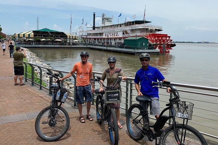 New Orleans French Quarter & Garden District Bike Tour — 3-Hour Guided Ride photo 4
