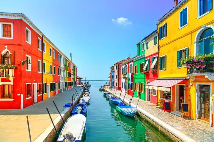 Burano Walking Tour: Secret Corners, Lace-Making & Colorful Houses photo 5