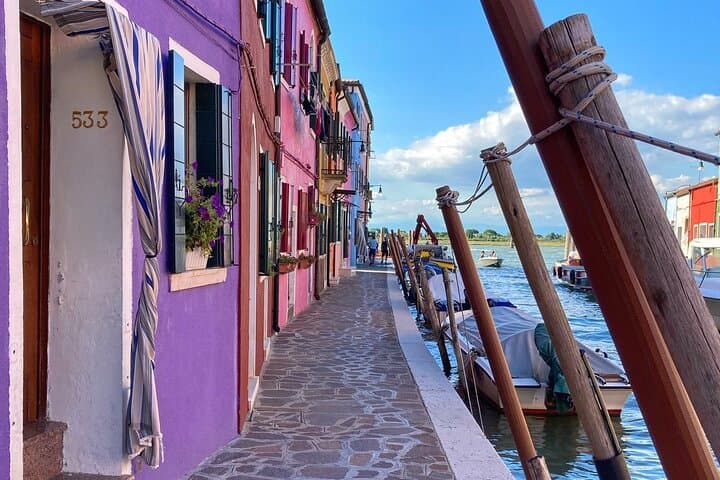 Burano Walking Tour: Secret Corners, Lace-Making & Colorful Houses photo 6
