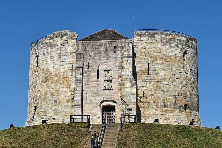 Explore York by Bike: 2-Hour Guided Cycle Around the City Walls photo 4