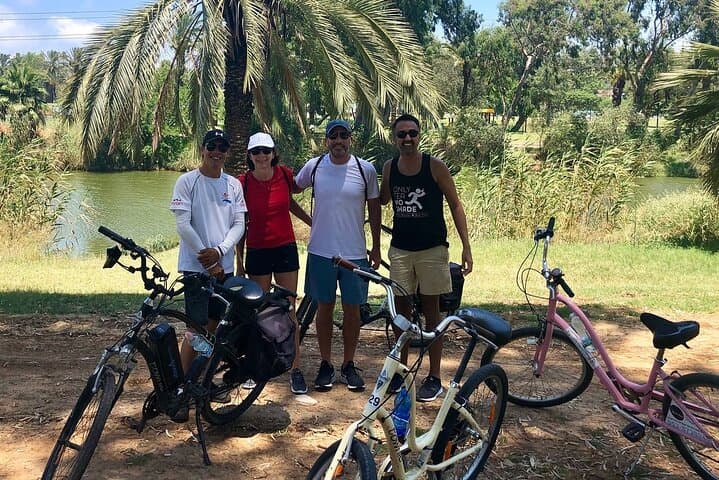 Tel Aviv Highlights Bike Tour: 3-Hour Guided Ride from Port to the White City photo 4