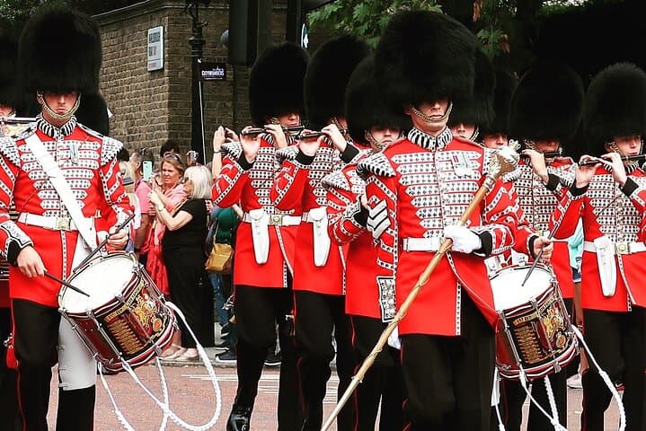 Changing of the Guard Guided Walking Tour in London — Insider's Guide photo 6