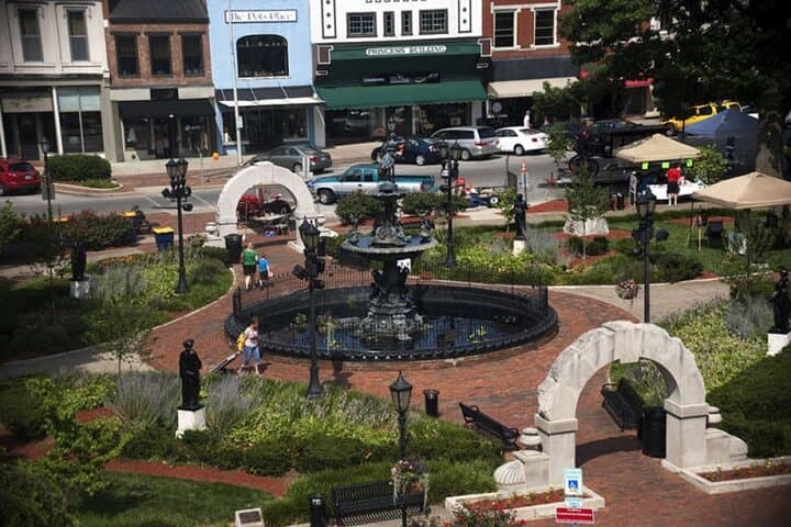 Bowling Green Scavenger Hunt — Explore Downtown & WKU with Let's Roam photo 5