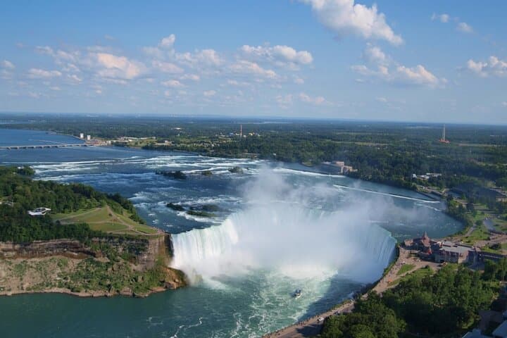 Self-Guided Scavenger Hunt Along Niagara Falls - Let's Roam photo 3