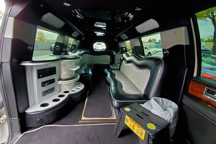 Private Chicago Limo Tour: 4-Hour Luxury Sightseeing Transfer photo 3