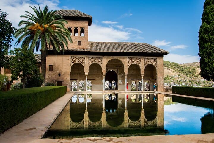 Skip-the-Line Alhambra Tour and Albaicín & Sacromonte Segway or E-Bike Combo photo 5