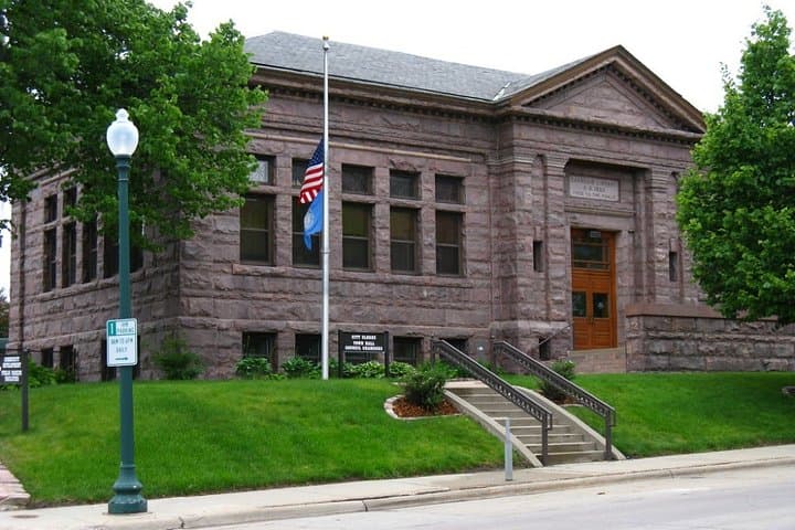 Rock and Roll Through Sioux Falls: Self-Guided Scavenger Hunt in Downtown photo 4