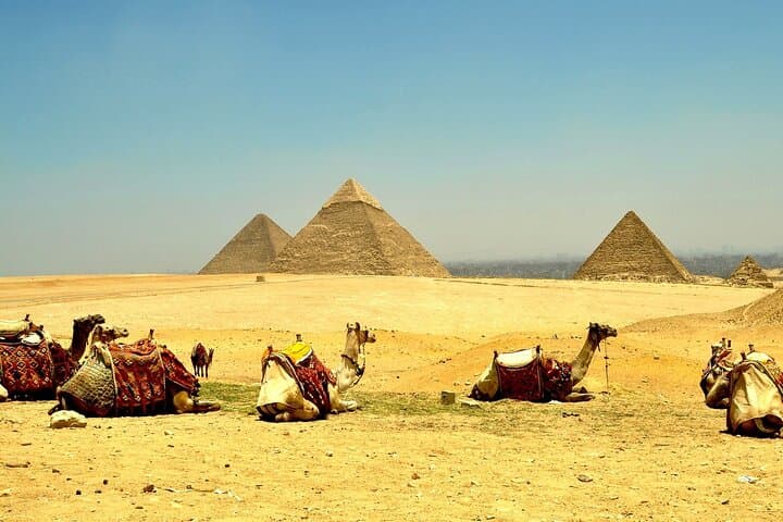 Cairo Day Tour From Luxor by Flight: Pyramids, Sphinx, Museum & Khan El-Khalili photo 2