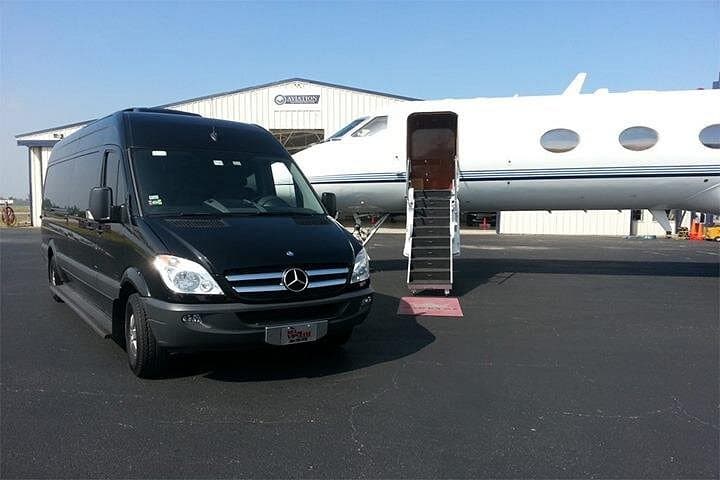 Tampa Airport to Land O' Lakes Private Sedan Transfer — Door-to-Door Luxury Service photo 1