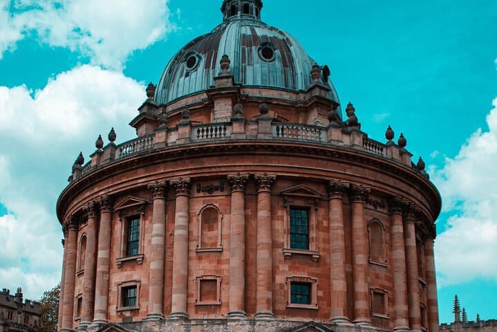 Oxford Self-Guided Walking Tour: University, Architecture & Traditions