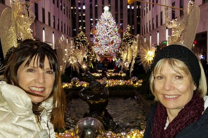 NYC Holiday Lights Walking Tour: Rockefeller, Fifth Avenue & Bryant Park in One Route photo 6