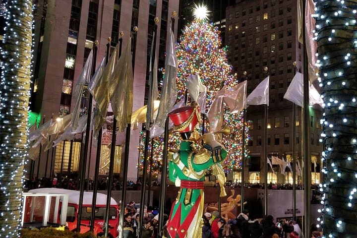 NYC Holiday Lights Walking Tour: Rockefeller, Fifth Avenue & Bryant Park in One Route photo 5