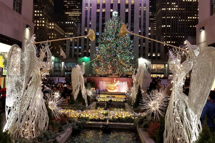 NYC Holiday Lights Walking Tour: Rockefeller, Fifth Avenue & Bryant Park in One Route photo 4