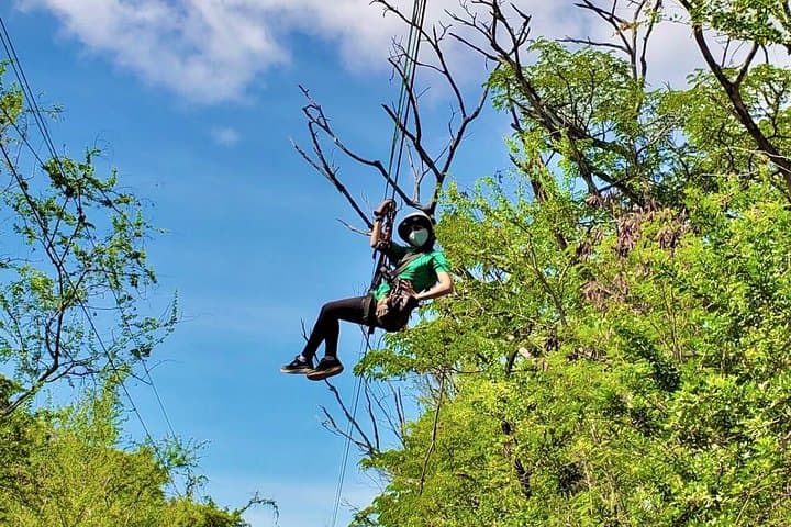 Zip Through Oahu's Canopy: 1-Hour 3 Zipline Tour at Coral Crater photo 6