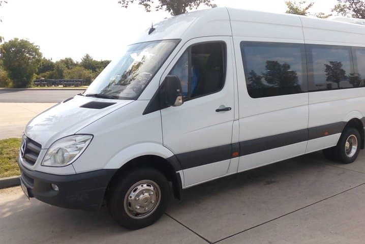 Scenic Private Transfer from Cesky Krumlov to Hallstatt: A Comfortable 3‑Hour Drive photo 4