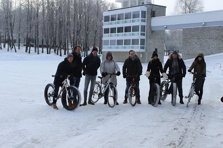 Winter Bike Tour in Tallinn — Kadriorg, Seaside & Cafe Stop photo 4