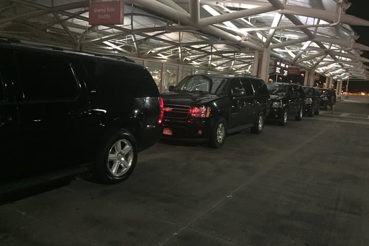 Downtown Denver to Denver International Airport Private Transfer — Nonstop Luxury Service photo 1