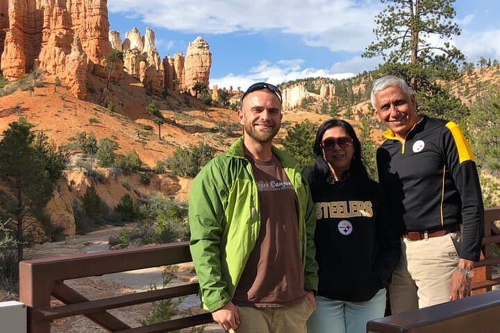 Bryce Canyon Hiking Challenge: 6.2-Mile Figure-8 Hike Through Hoodoo Amphitheaters photo 2